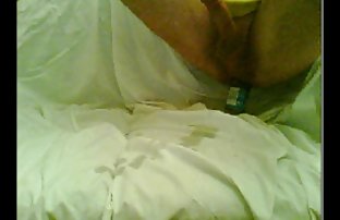 XXX 年轻人给飞行员洗了洗, 给了她一个浇灌的老