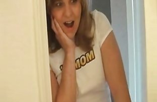 XXX 蒙面的家伙乱搞丰满的健美和卡明在她的肚子