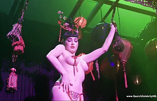 XXX 安娜性感的秋千的野营选择