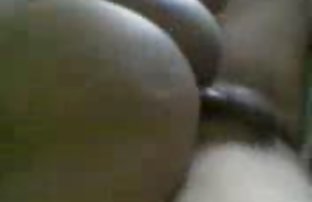 XXX 女孩脱下长裤, 落在一个富人面前