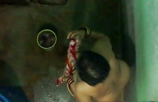 XXX 顽皮的裸体主义者决定在野生海滩上安排一场选美比赛