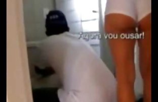 XXX 在浴室里的小鸡梦想着和一个男人做爱