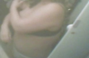 XXX 艾米利亚跳上它仍然是这样的, 并享受