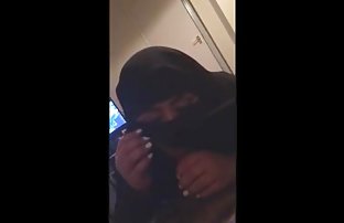 XXX 贝贝与眼镜指法家伙之间的胸部