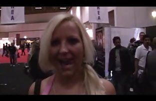 XXX 美国人插入到曼杜扩展器, 并显示自己从内部