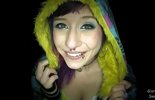 XXX 年轻漂亮的金发碧眼的弹性屁股被撞在桌子上