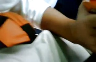 XXX 哥们驾驶美女, 让她吸。